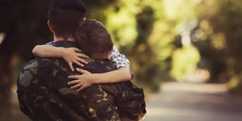 Militari-e-famiglia-implicazioni-della-professione-di-militare-su-partner-e-figli.jpeg