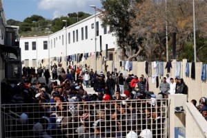 immigrati-centro-accoglienza-lampedusa1