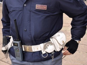 divise-storiche-Polizia-di-Stato-300x225