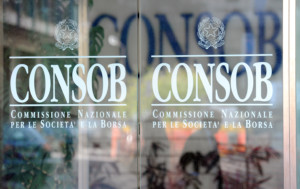 La sede della Commissione Nazionale per le Societa' e la Borsa (Consob) a Roma. Il Consiglio dei ministri, su proposta del ministro per le Politiche europee Andrea Ronchi e del ministro dell'Economia Giulio Tremonti, ha approvato oggi 17 settembre 2010 un decreto presidenziale per l'esecuzione del regolamento comunitario n.1060 del 2009 relativo alle agenzie di rating del credito; il decreto individua nella Consob l'Autorita' competente per i fini disciplinati dal Regolamento stesso, nonche' per l'esercizio dei poteri e l'adozione delle misure di vigilanza uniformate in sede europea''. ANSA / ETTORE FERRARI