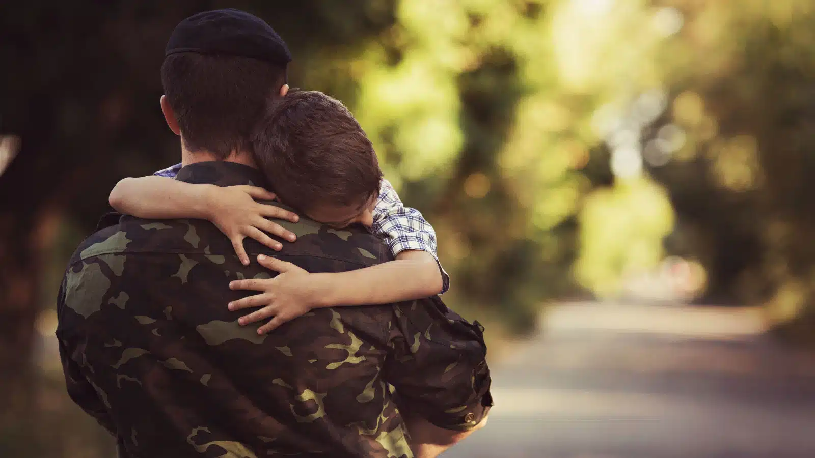Militari-e-famiglia-implicazioni-della-professione-di-militare-su-partner-e-figli.jpeg