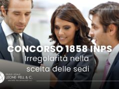 concorso 1858 inps, tre impiegati discutono davanti a un foglio