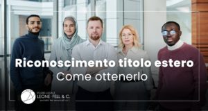 riconoscimento titolo estero, medici di diversa nazionalità in piedi all'interno di una sala