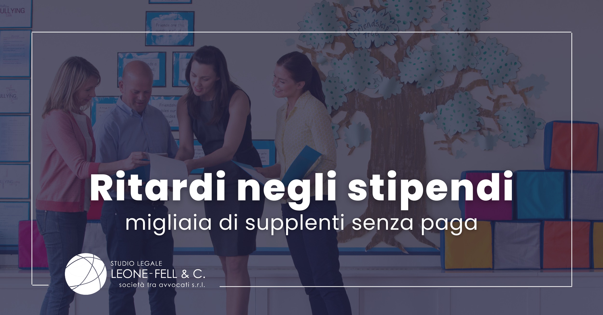 Ritardi negli stipendi, migliaia di supplenti senza paga, immagine di docenti in aulta